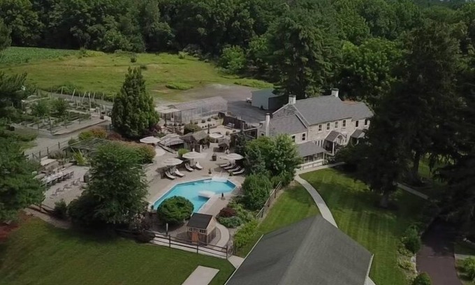 Finesville House | Stone Manor Estate offers full house or for a party of2 we can offer Paris Suite