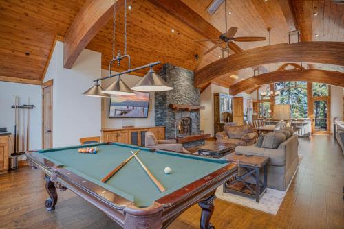 Lake Forest House | Stone Peak Lodge