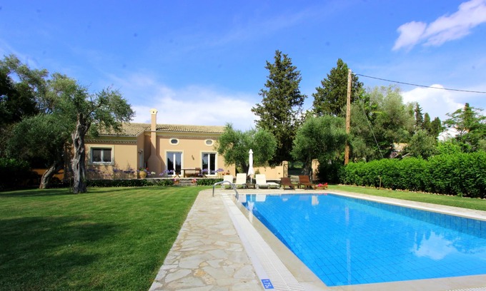 Vassilatika Villa | Stone Rose Villa Charming, farmhouse with pool