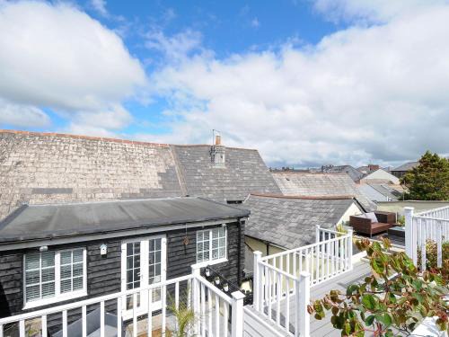 Launceston House | Stone's Throw Cottage