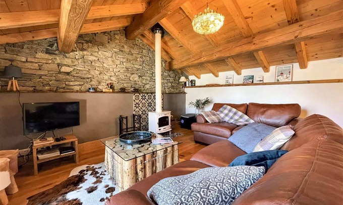 Saint-Marcel Ski Chalet | Stone Shed Residence - Chalet Stone Shed