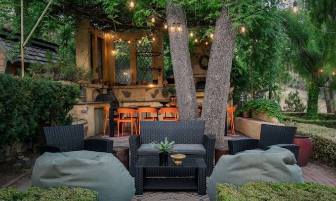 Yosemite Forks House | Stone & Thistle Cottage: Spa, Tavern,Airsoft Range