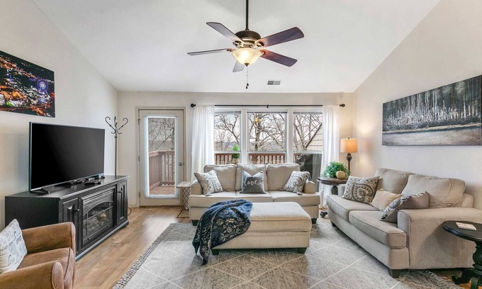 Branson West Condo | Stonebridge Condo - Walk-in/Pets - Close to Silver Dollar City - 3 pools! - 162
