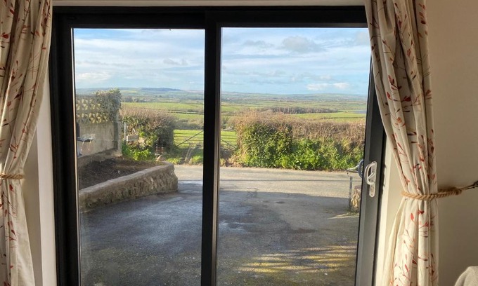 Portfieldgate Apartment | Stonecroft Cwtch