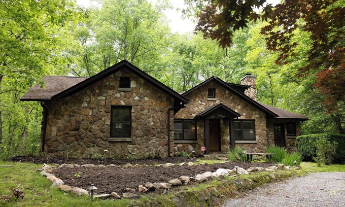 Hendersonville House | Stonegate Mountain Retreat Sleeps 12 4BR/4BA 3+ acres of peace and quiet!