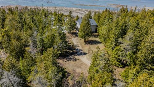 Northern Bruce Peninsula House | Stonehenge Tobermory - Rustic Retreat