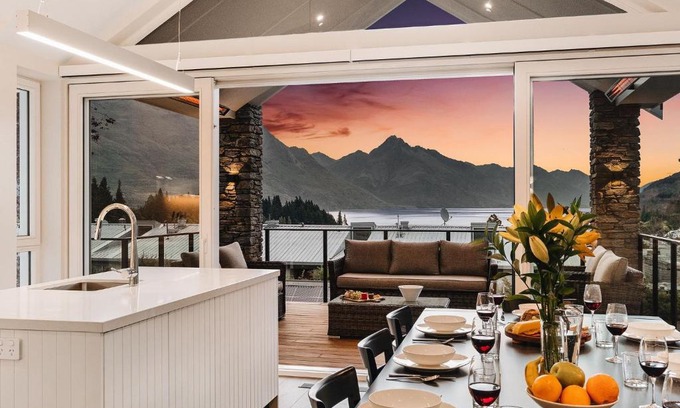 Queenstown City Centre Villa | Stonehill Villa - 5 Bed
