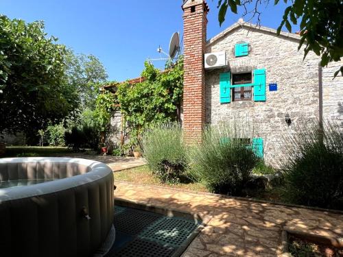 Porec House | Stonehouse Zena with outdoor Kitchen and Garden