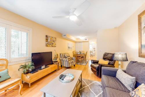 Folly Field Apartment | Stones Throw