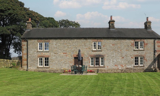 Upper Hulme Cottage | STONEY CLIFFE FARM, family friendly, with hot tub in Leek