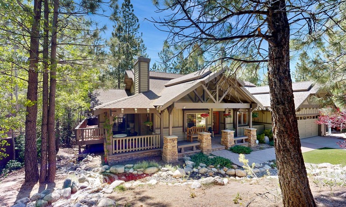 Eagle Mountain Estates Cabin | Stony Creek Retreat ~ Charming Mountain escape close to skiing, hiking, the lake, and the Village
