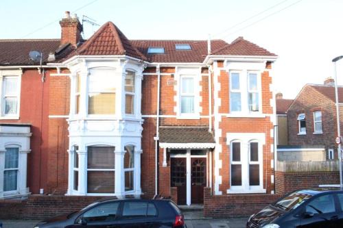 Southsea Apartment | Stopover at ORCHARD APARTMENT light and cosy