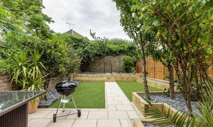 Southsea Apartment | Stopover at ORCHARD GARDEN APARTMENT with great outdoor space