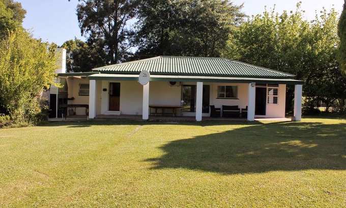 Storms River House | Stormsriver Orchard House with mountain view and vast garden