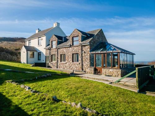 Llangennith House | Stormy Castle - 6 Bedroom Sleeps 14 - Llangenith