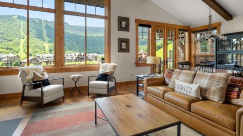 Spruce Peak House | STOWE GLOBE 4 BEDROOM LUXURY CABIN SKI IN SKI OUT By Stowe Mountain Rentals