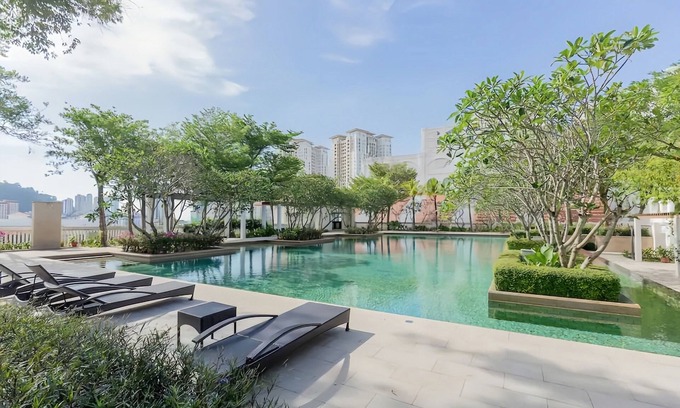 Seri Tanjung Pinang Apartment | Straits Quay Marina Suites Penang