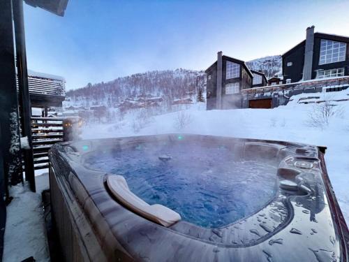 Oye Apartment | Stranda Fjellgrend - with jacuzzi & 3 bedrooms