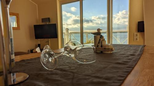 Laboe Apartment | Strandkoje in erster Reihe mit traumhaftem Blick auf die Kieler Förde
