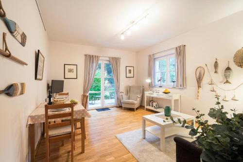Ostseebad Ahrenshoop Apartment | Strandleben 01 - Georg Grosz