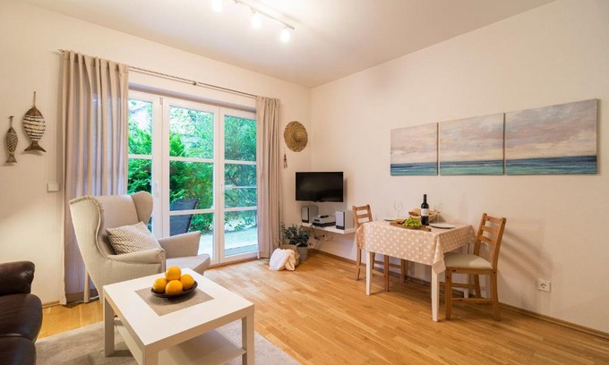 Ostseebad Ahrenshoop Apartment | Strandleben 02 - Dora Koch-Stetter