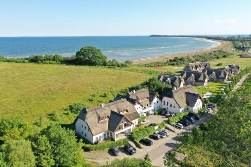 Lobbe Apartment | strandnah mit Balkon, gratis Nutzung vom AHOI Erlebnisbad und Sauna in Sellin - Strandhaus Mönchgut FeWo11