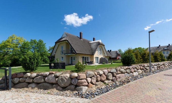 Lobbe Villa | Strandvilla "Babette" - BALO B, direkt am Meer, mit Sauna