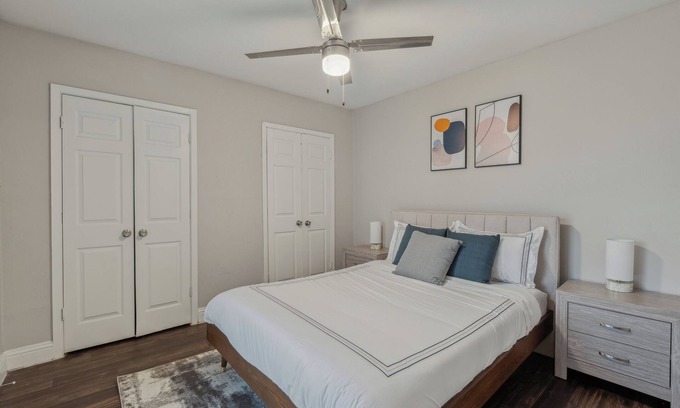 South Arlington Apartment | Stratton 409A I Spacious 2 Bed 1.5 Bath
