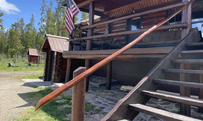 Dubois Cabin | Stratton Ranch - Wyoming Getaway Cabin - 4 bed/2 bath WY Cabin!