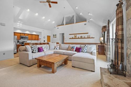 Stratton Mountain House | Stratton's Crown Point Mountain Views, Top Floor newlly furnished