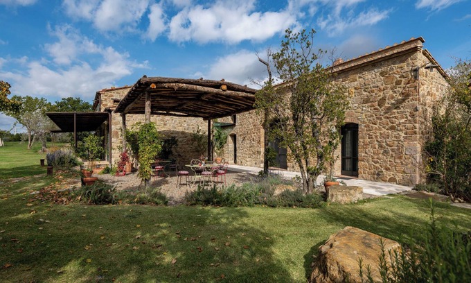 Gavorrano Apartment | Strawberry tree