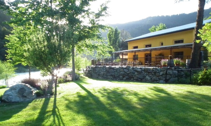 Big Bar Cottage | Strawhouse Resorts