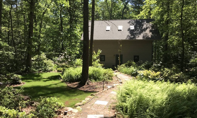 Rawley Springs House | Stream-Side Guesthouse In beautiful Rawley Springs