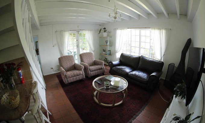 Constantia House | Strelitzia Cottage