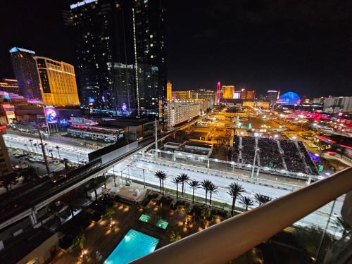 Las Vegas Apartment | Strip & Sphere view - Separate Living room - 2 Full Bath - Full Kitchen - Balcony - 900 sqft - MGM Signature