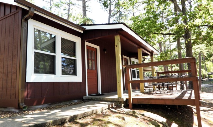 Royal Cabin | Striper Cabinn