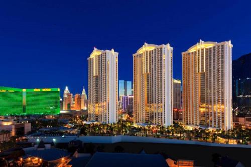 Las Vegas Apartment | StripViewSuites Penthouse Two-Bedroom Conjoined Suite