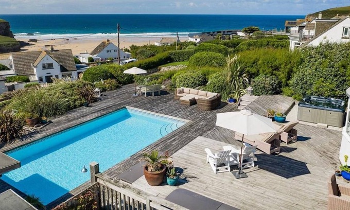 Trenance House | Stroll to beach, private pool, bar/bbq, hot tub, games+media room, dog friendly