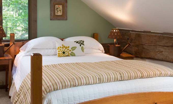 Logan Cabin | Strong Wolf Cabin by The Inn & Spa at Cedar Falls