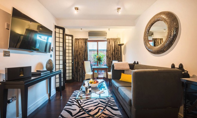 Cheltenham Apartment | Strozzi Palace Suites by Mansley