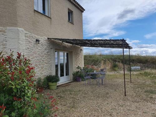 Valensole Apartment | studio à la campagne