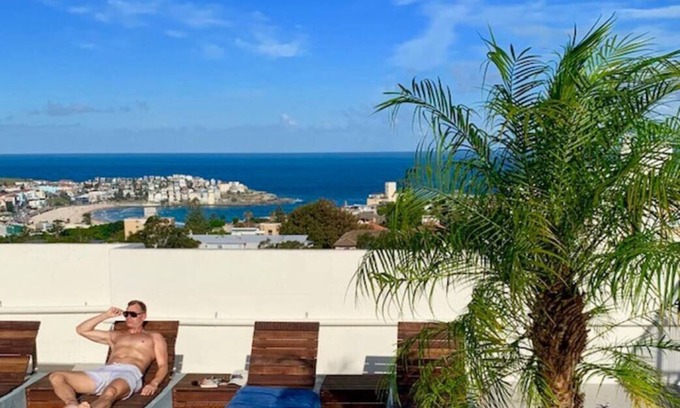 Bondi Apartment | Studio 10 Bondi, roof top pool, walk to beach, air con, restaurants 2 mins