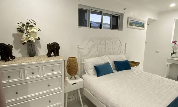 Safety Bay Apartment | Studio 12- One Street away from the beach