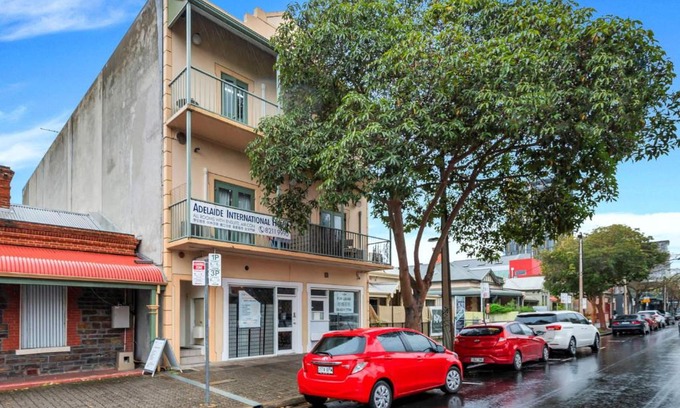 Adelaide Central Business District Hotel | Studio 17 Wright Lodge