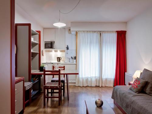 Brides-les-Bains Apartment | Studio 2* avec Balcon, Parking et Wi-Fi au Cœur de Brides-les-Bains, Proche Télécabine Olympe - FR-1-512-81