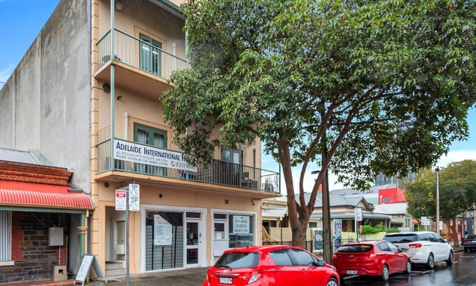 Adelaide Central Business District Cabin | Studio 25 - Wright Lodge