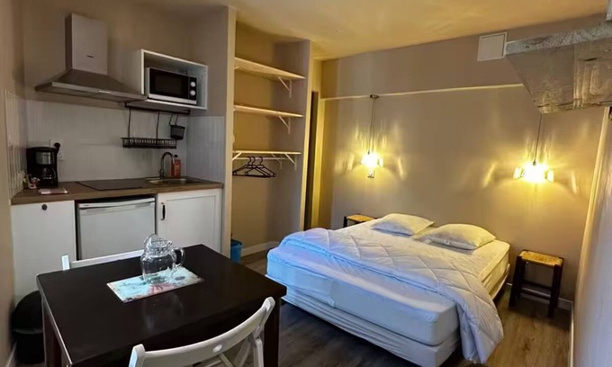 Aulus-les-Bains Apartment | Studio 3 " Aux volets bleus " Cosy studio at the foot of the Pyrenees