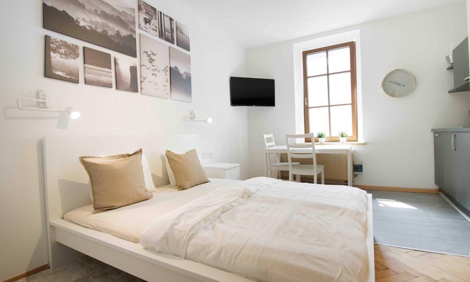 Prutz Apartment | Studio 3 in Haus Rose: Cozy, family- and pet-friendly.
