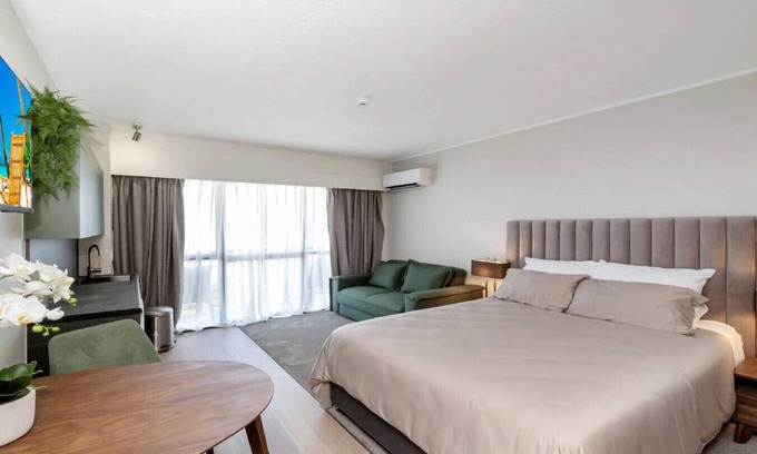 North Ward House | Studio 503 - Prime Spot With Oceanviews