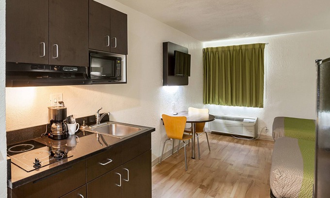 Fort Worth Hotel | Studio 6 Fort Worth, TX - Meacham